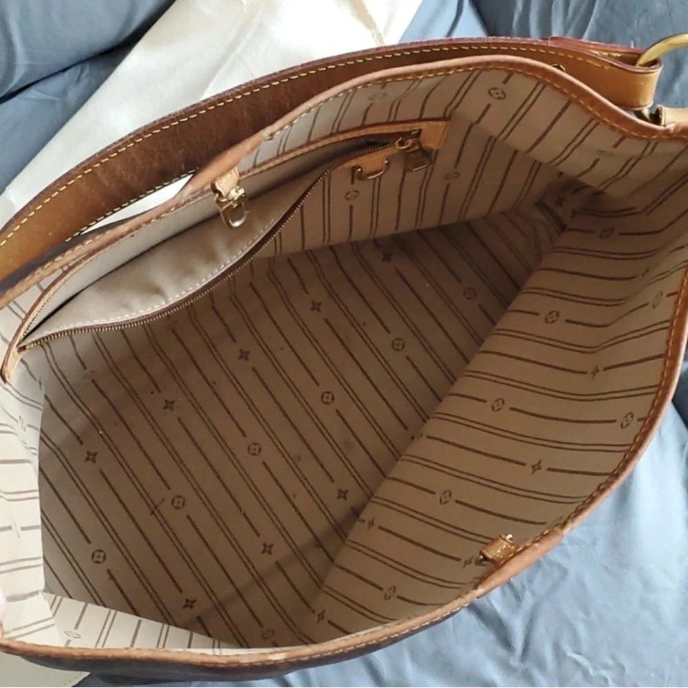 Louis Vuitton MM Delightful Bag - Picture 7 of 10